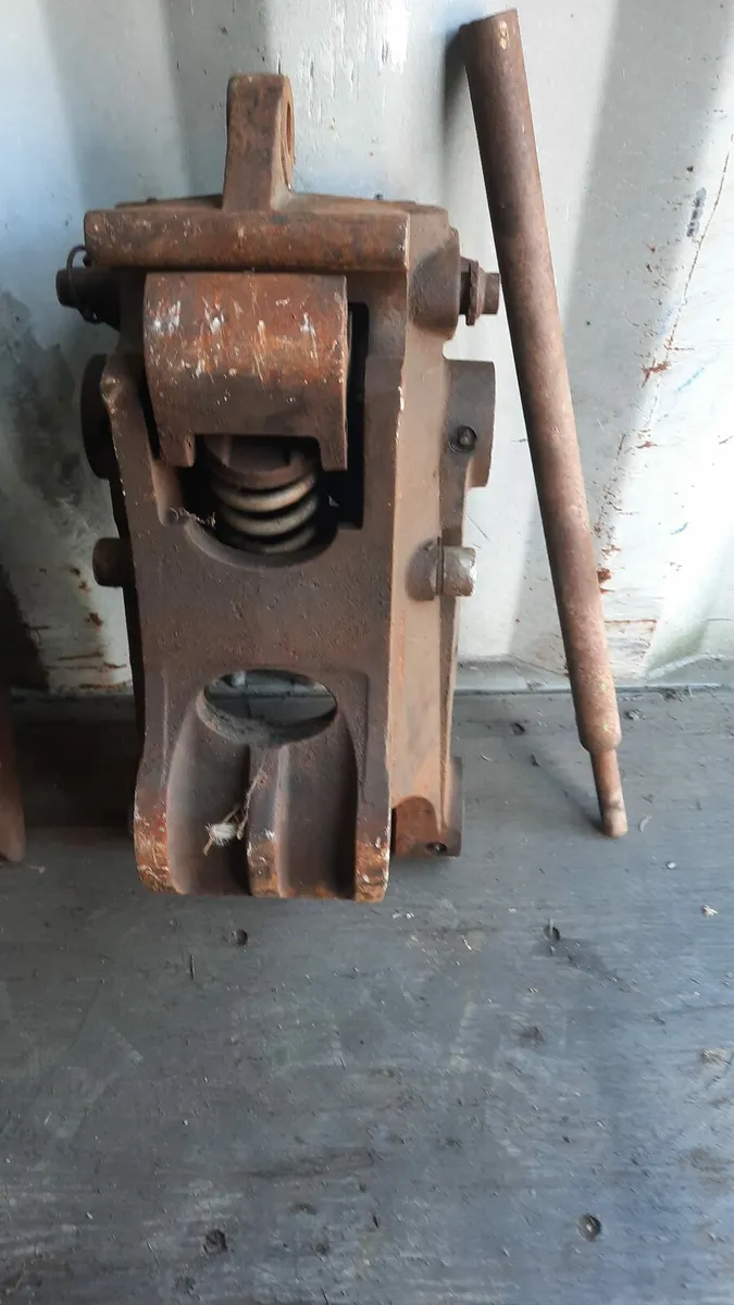 Quick hitch..JCB 3CX..like new - Image 1