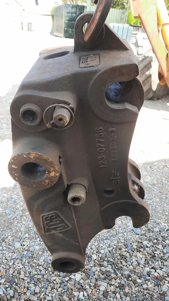 Quick hitch..JCB 3CX..like new - Image 2