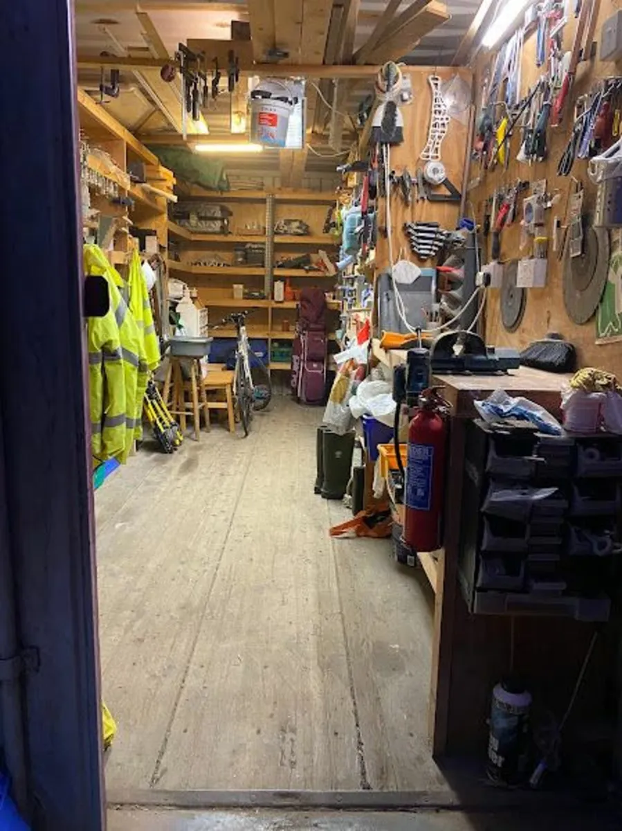 Shipping container for sale - 20 ft - Image 1