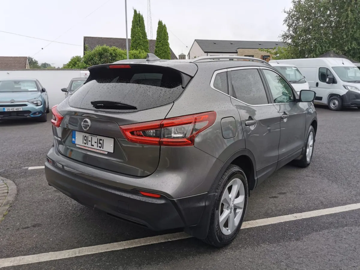 Nissan Qashqai 1.5 SV 18 4DR - Image 3