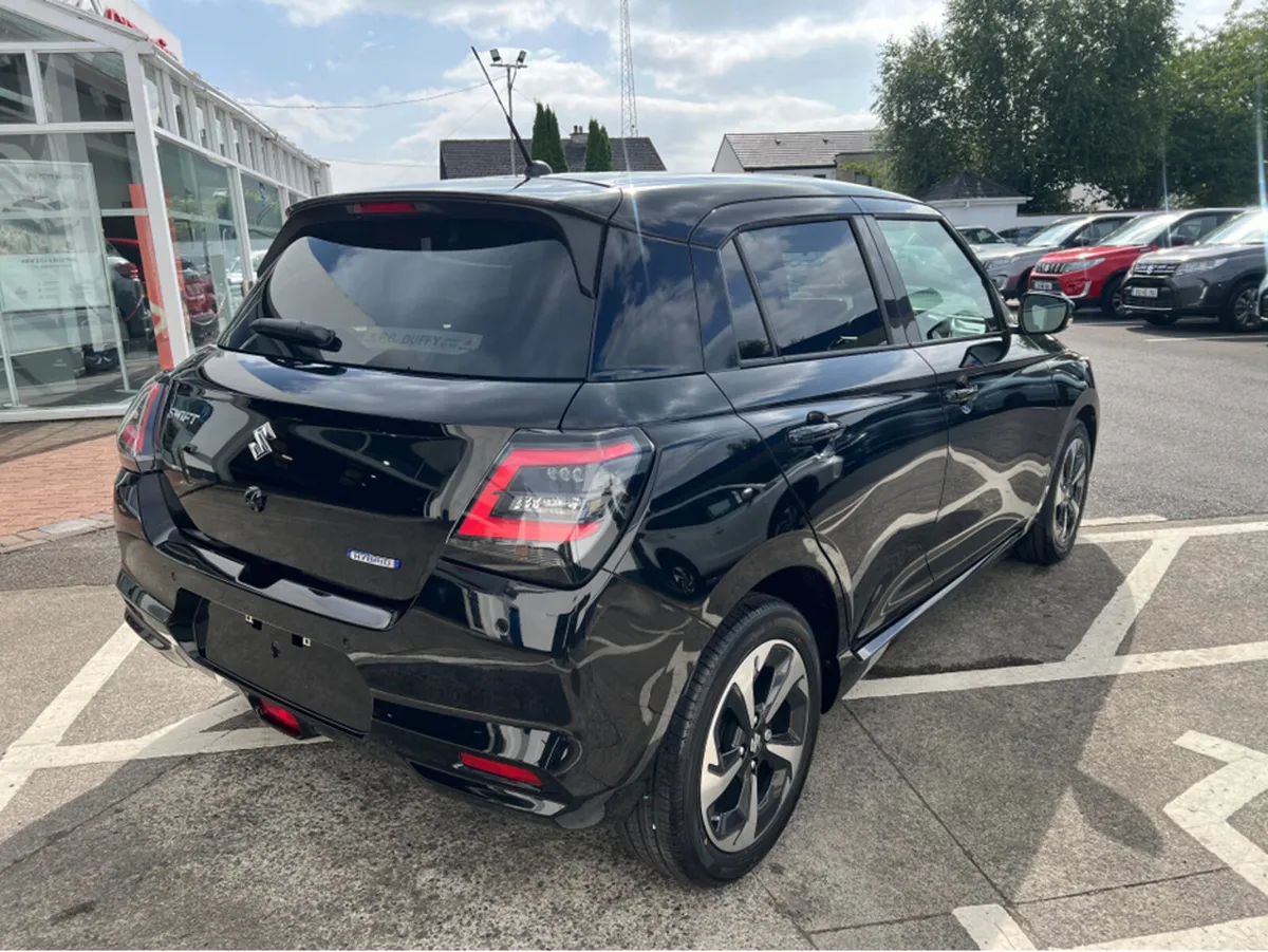 Suzuki Swift 1.2 Mild Hybrid Motion MT - Image 3