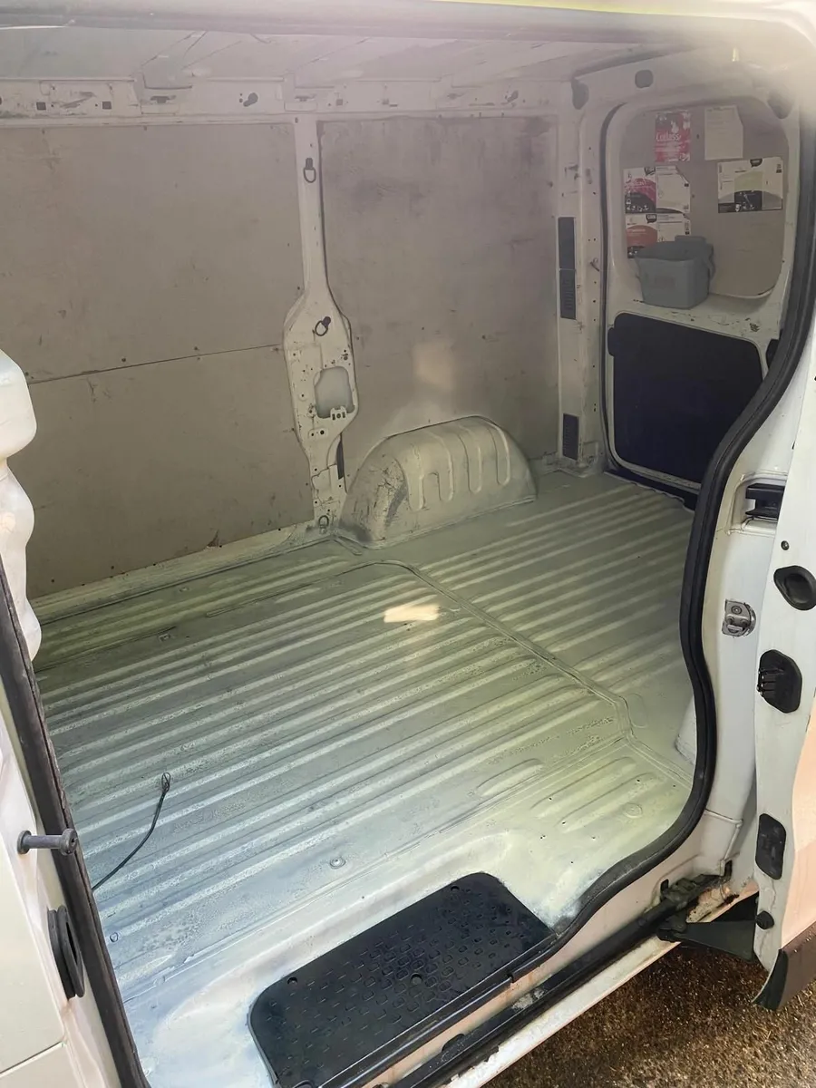 Renault Trafic 2015 - Image 2