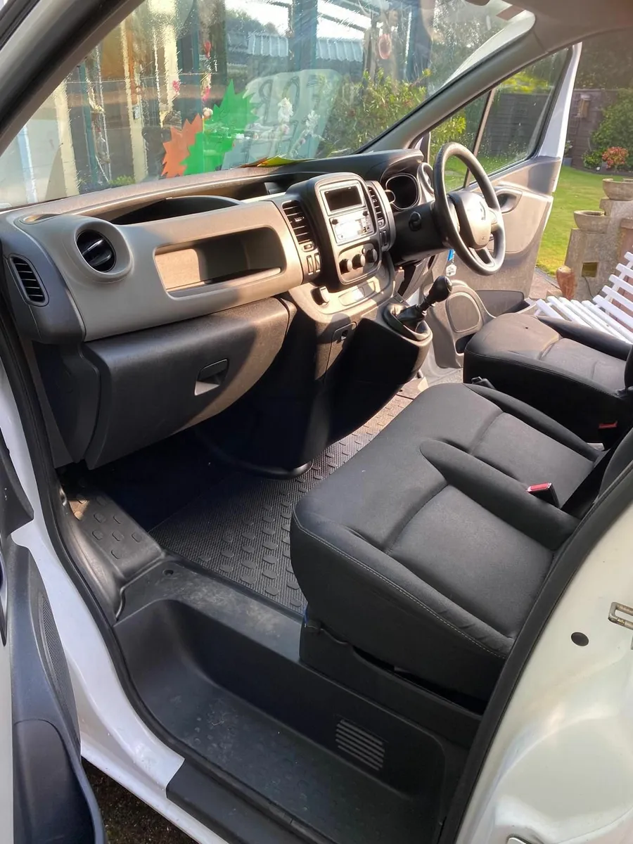 Renault Trafic 2015 - Image 3