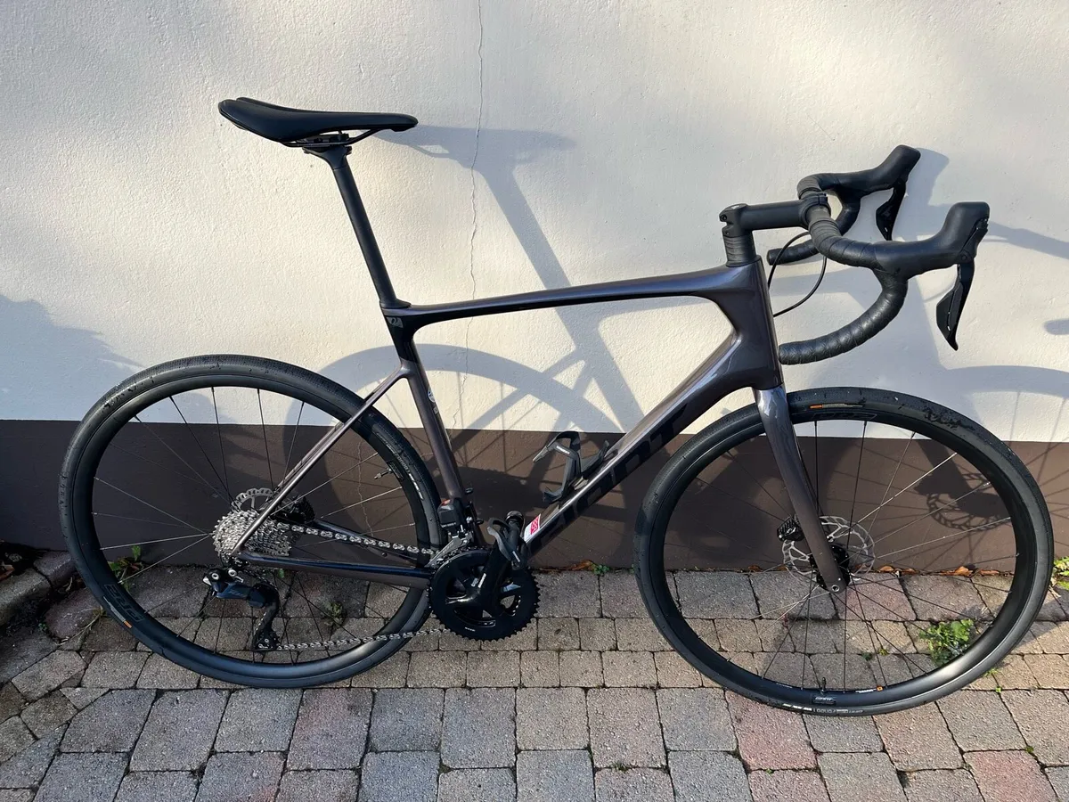 Giant Defy Advanced 1 2023 Di2 105 Size L - Image 1