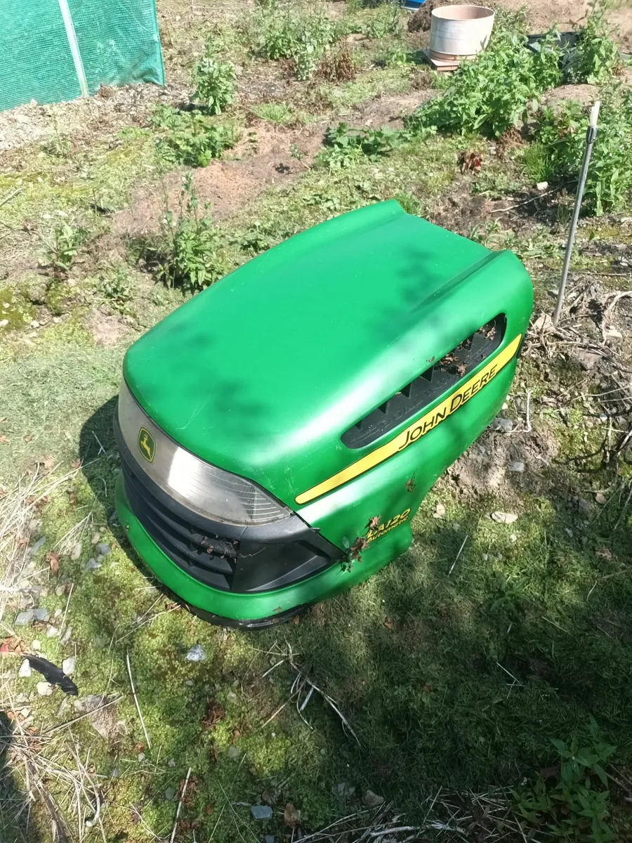 John deere Bonnet - Image 1