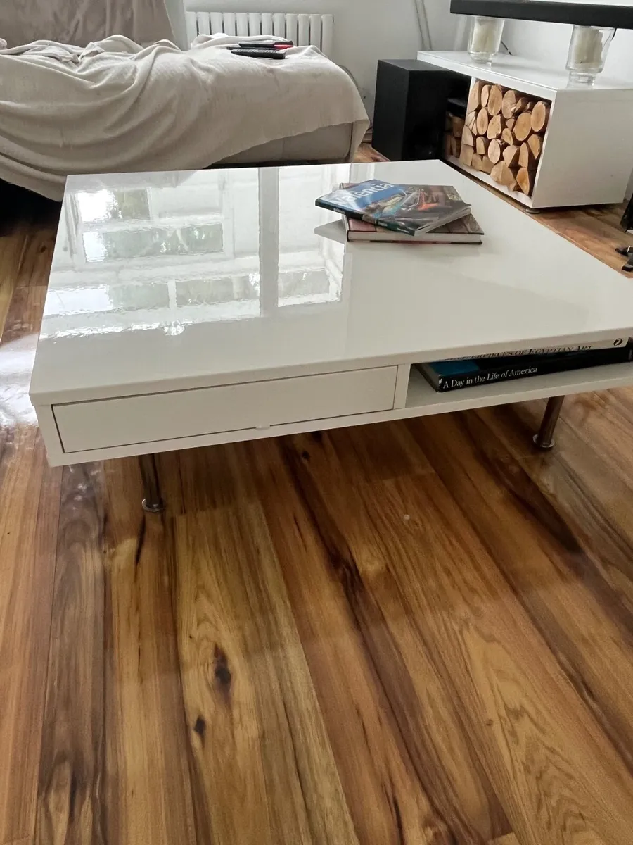 Coffee table and two dining room chairs - Image 1