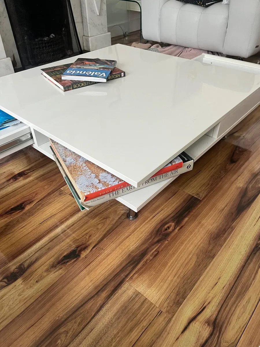 Coffee table and two dining room chairs - Image 3