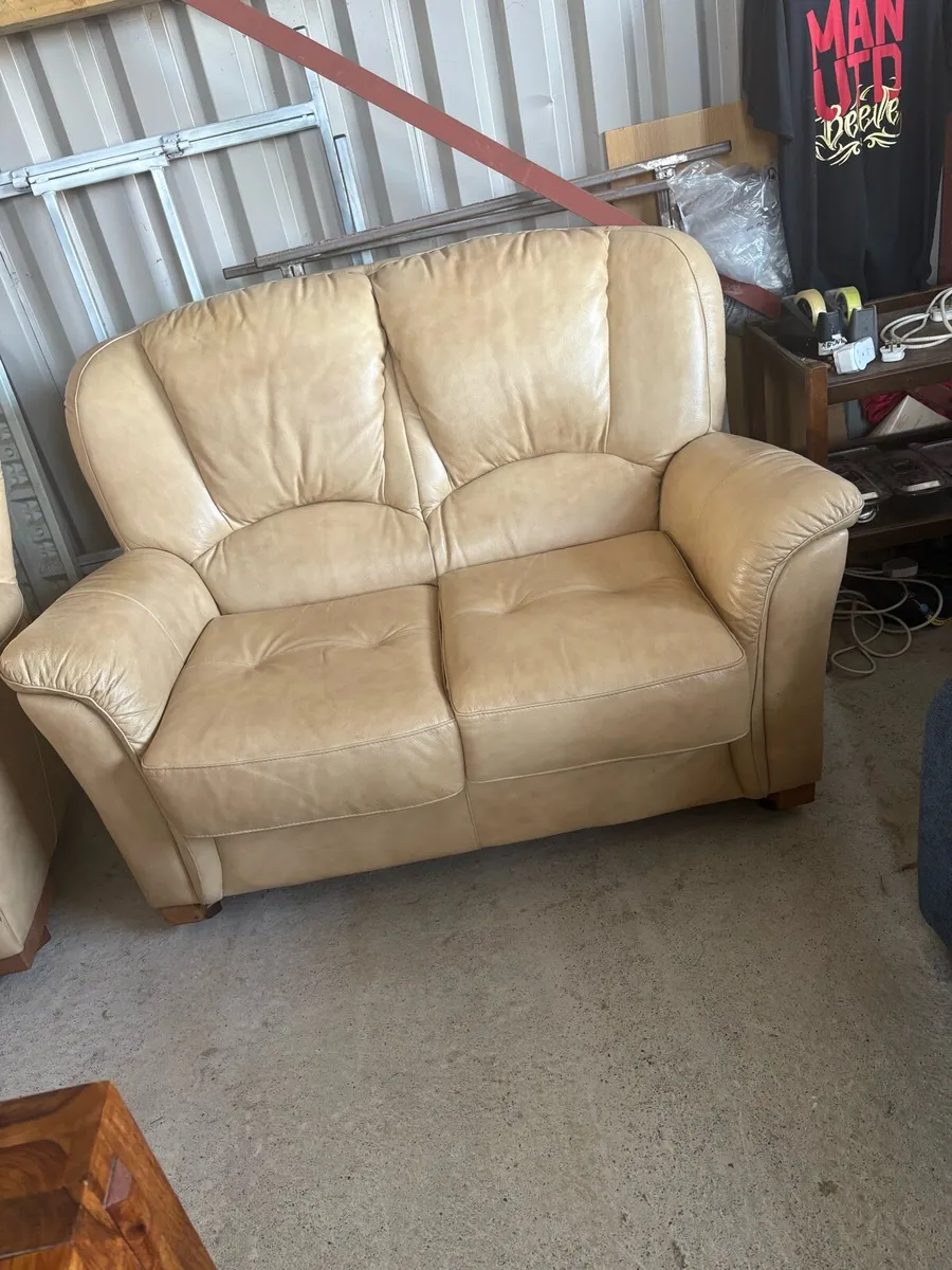 2 seater couch - Image 1