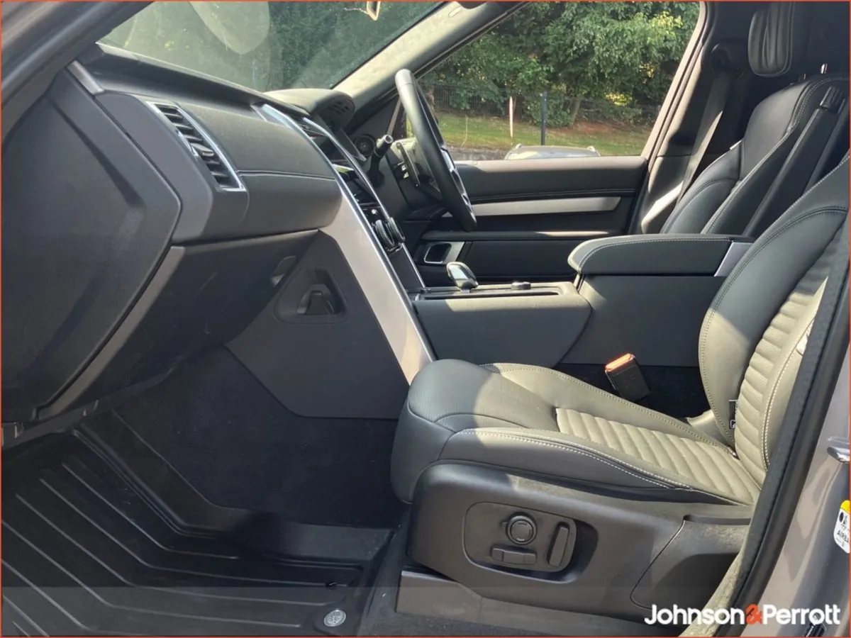 Land Rover Discovery 3.0d AWD Dynamic SE Commerci - Image 4