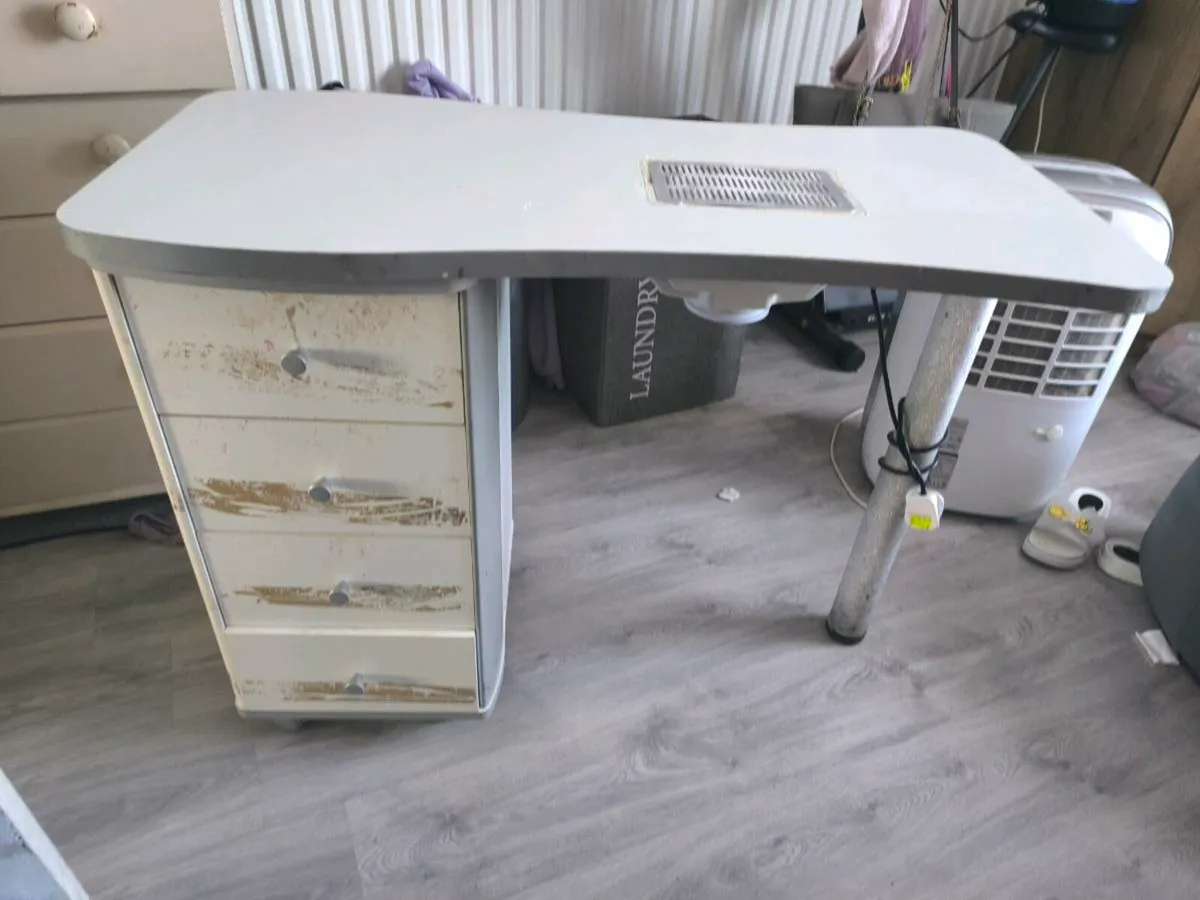 Nails technician table - Image 3