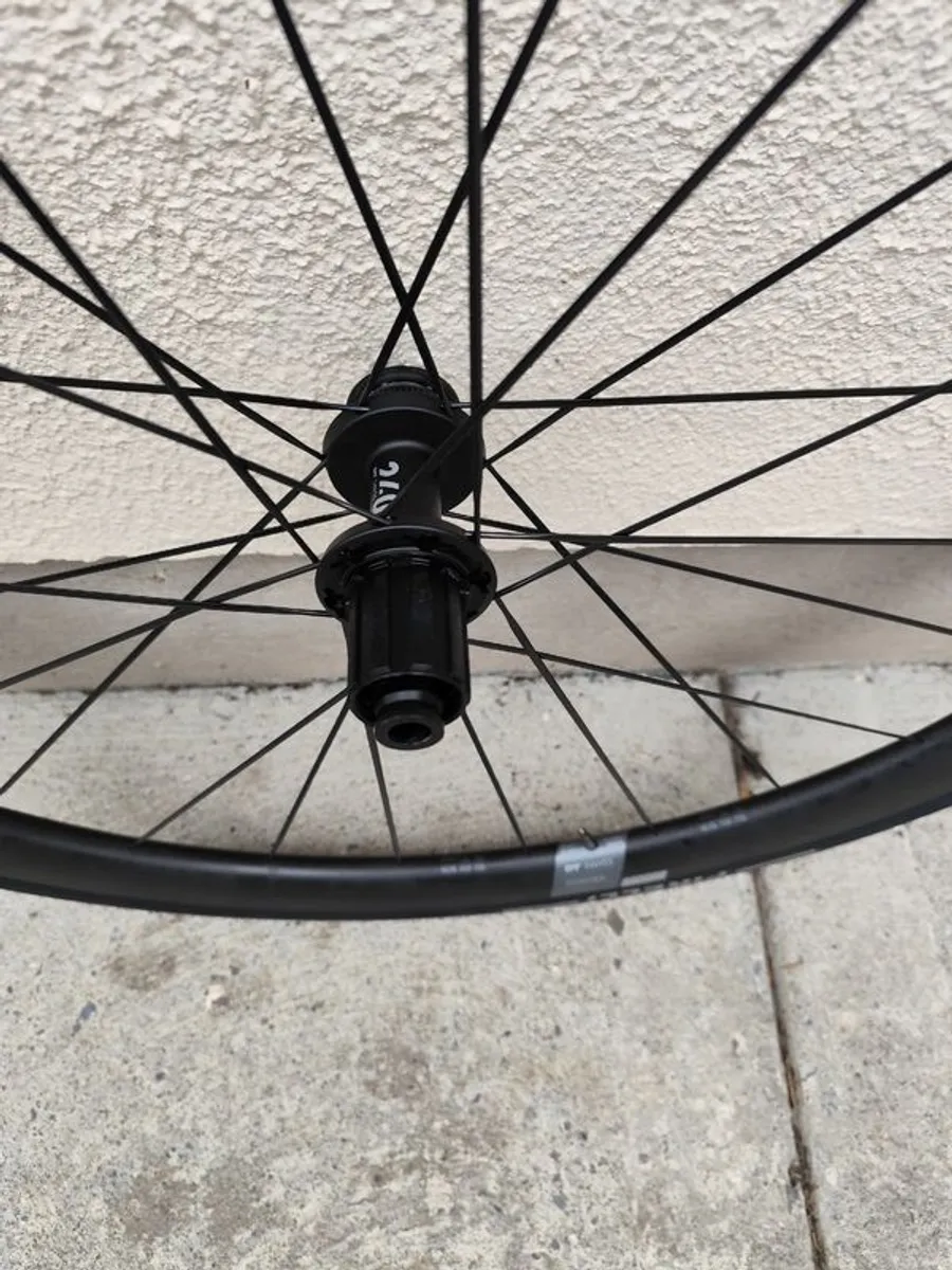 DT Swiss 38mm Carbon Wheelset - Image 3