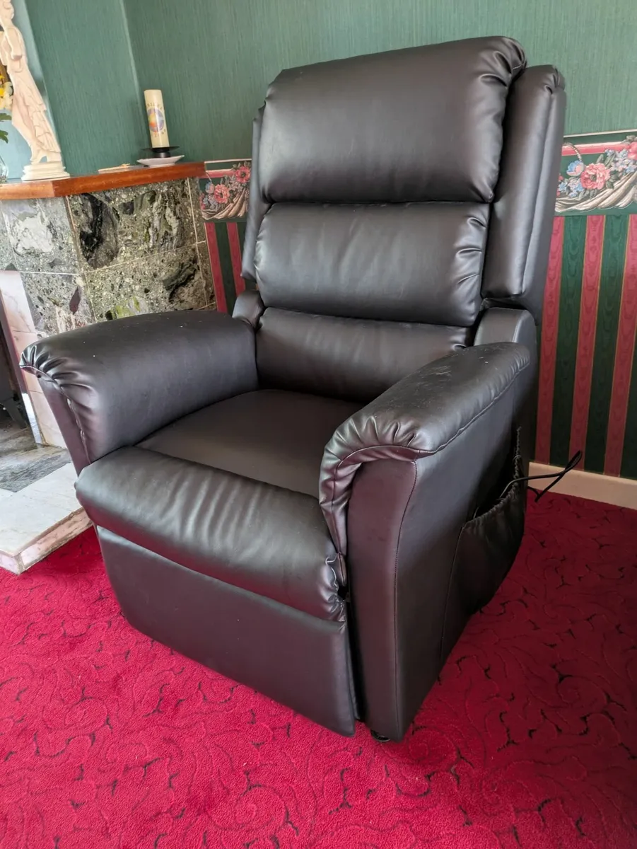 Medical recliner - Image 2