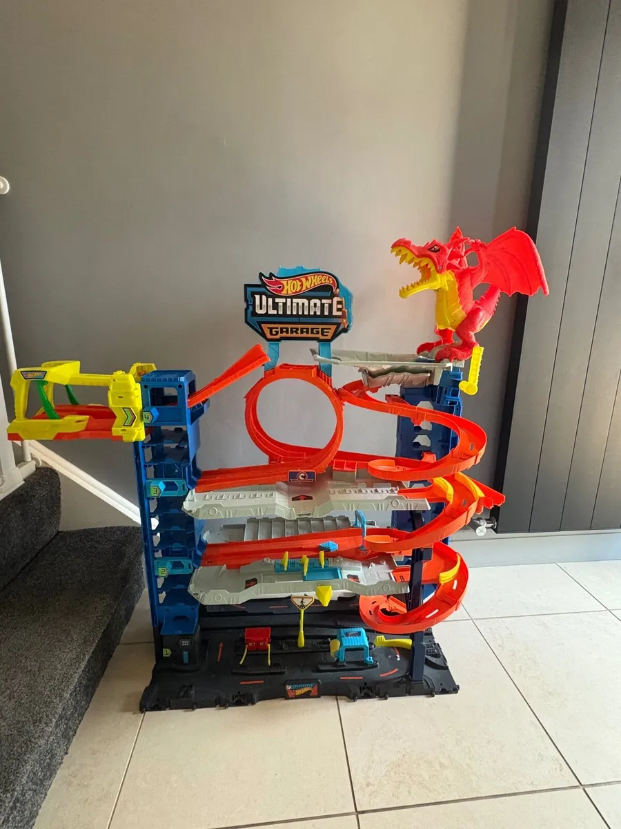 Hot Wheels City Let’s Race Ultimate Garage Playset - Image 1