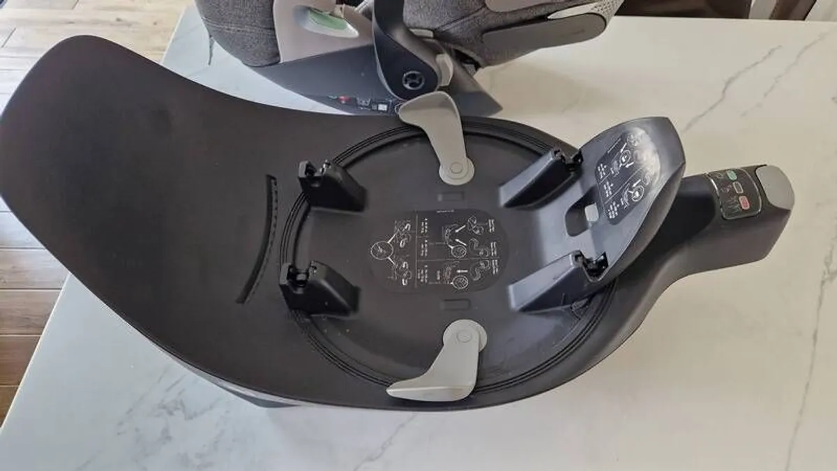 Cybex Cloud T infant car seat bundle - Image 3