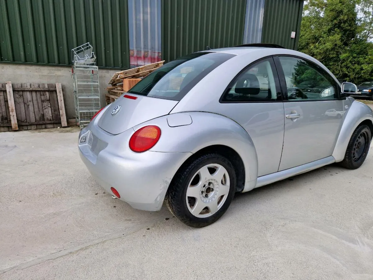 Volkswagen Beetle - Image 4