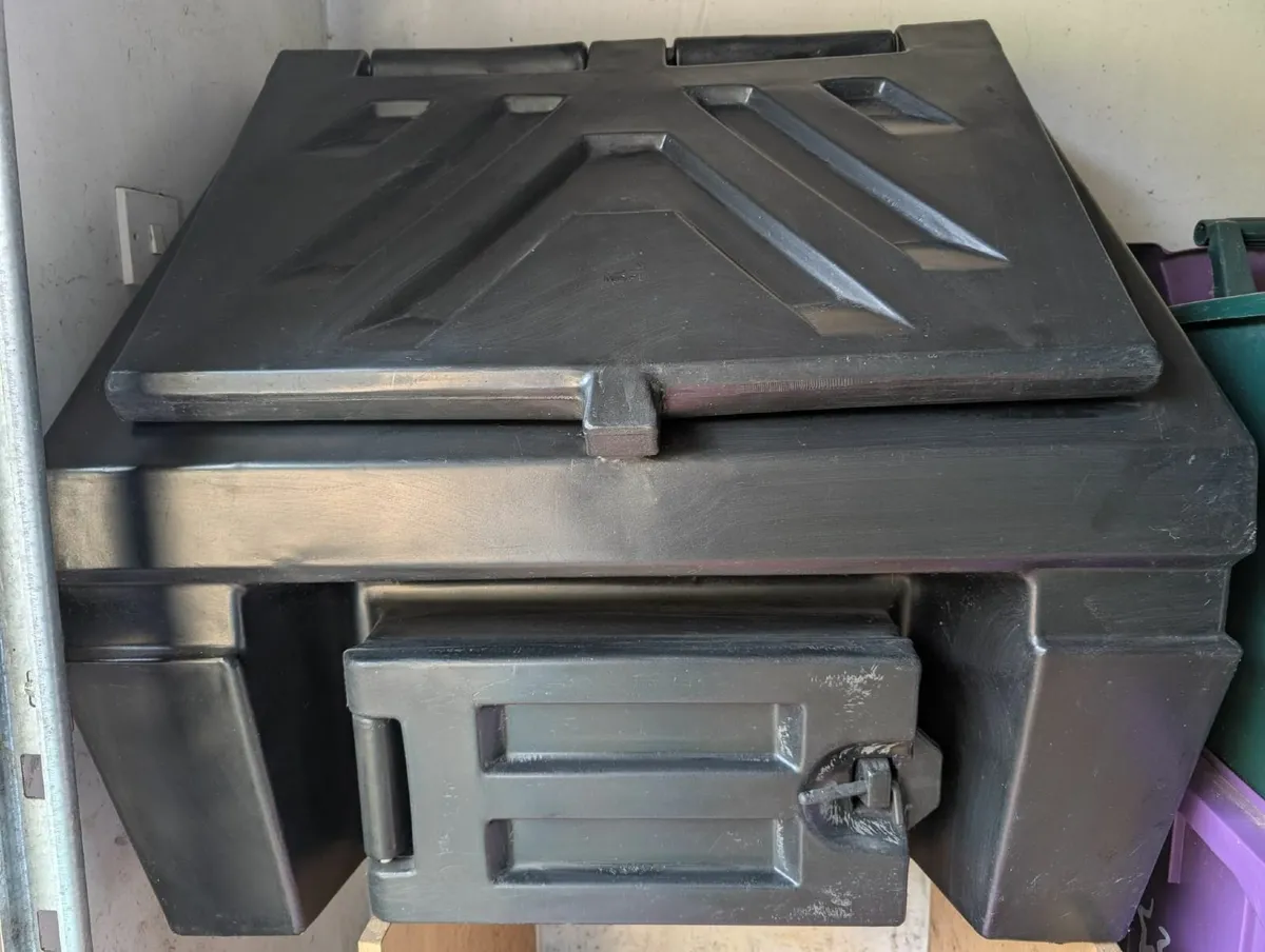 Coal Bunker – €20 – Excellent Condition