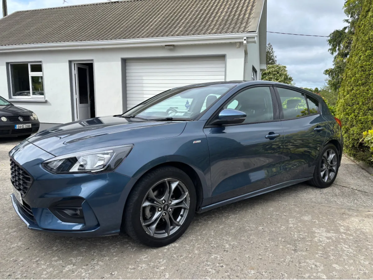 Ford Focus ST-LINE 1.0 ECOBOOST 125 125PS 4DR - Image 2