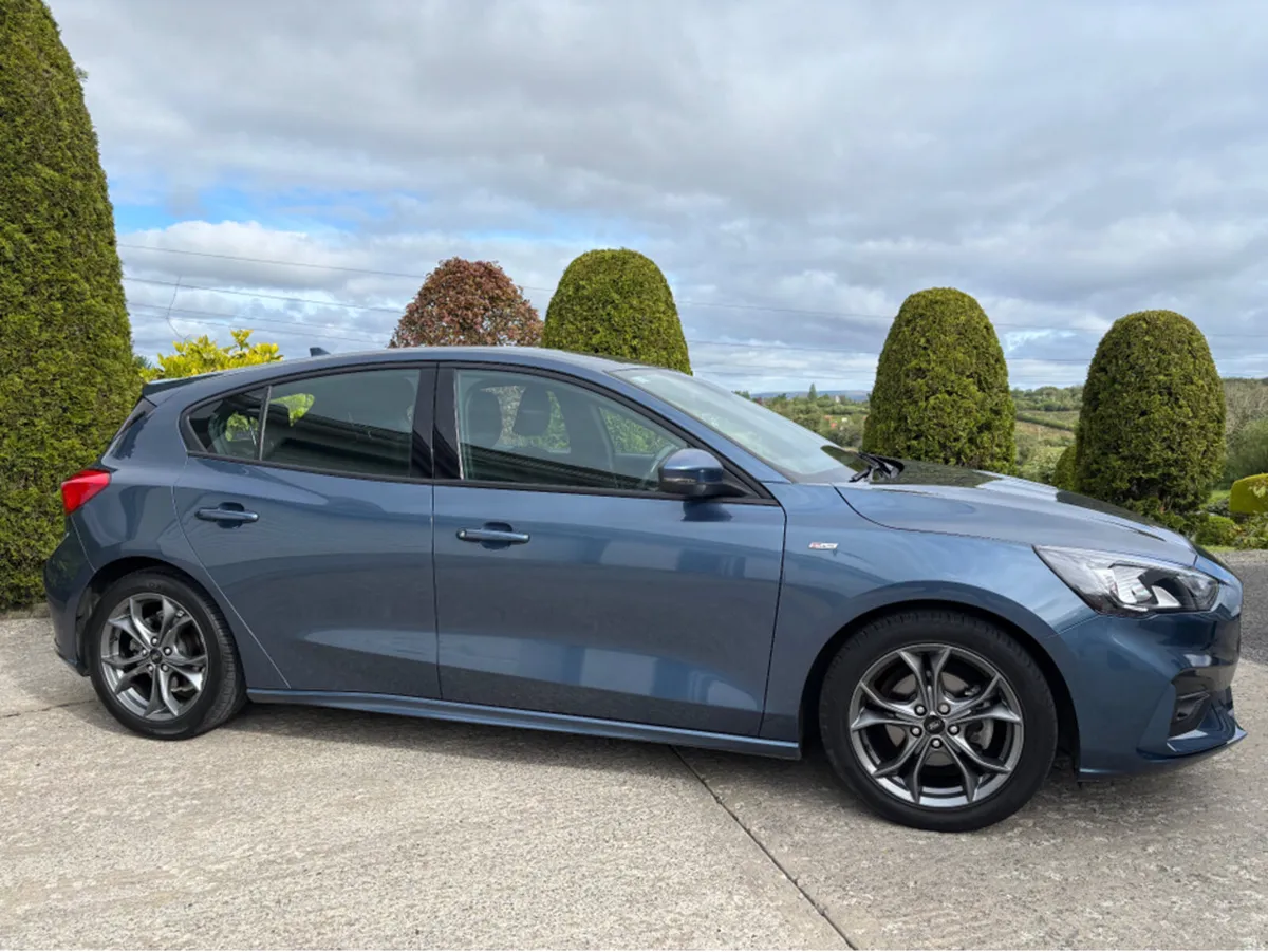 Ford Focus ST-LINE 1.0 ECOBOOST 125 125PS 4DR - Image 3
