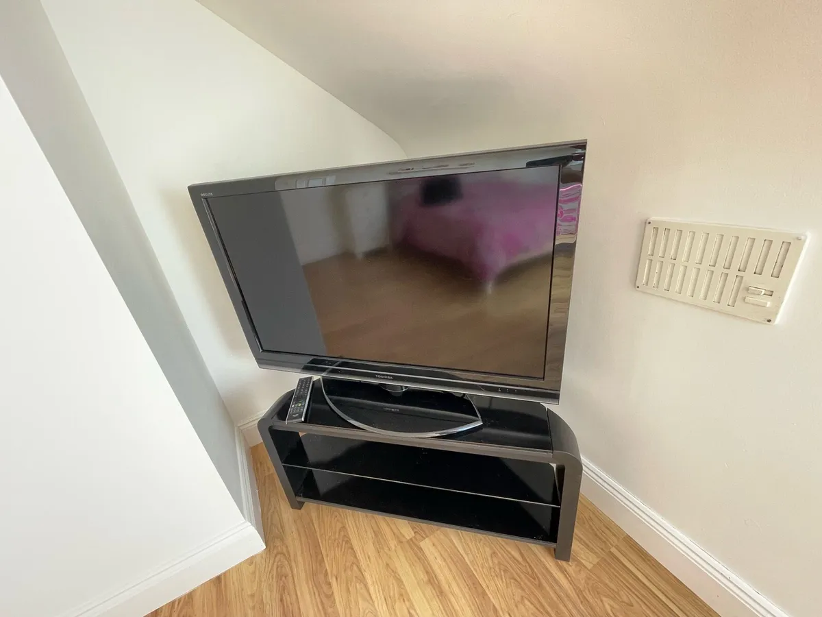 40 inch TV and Stand not a smart TV