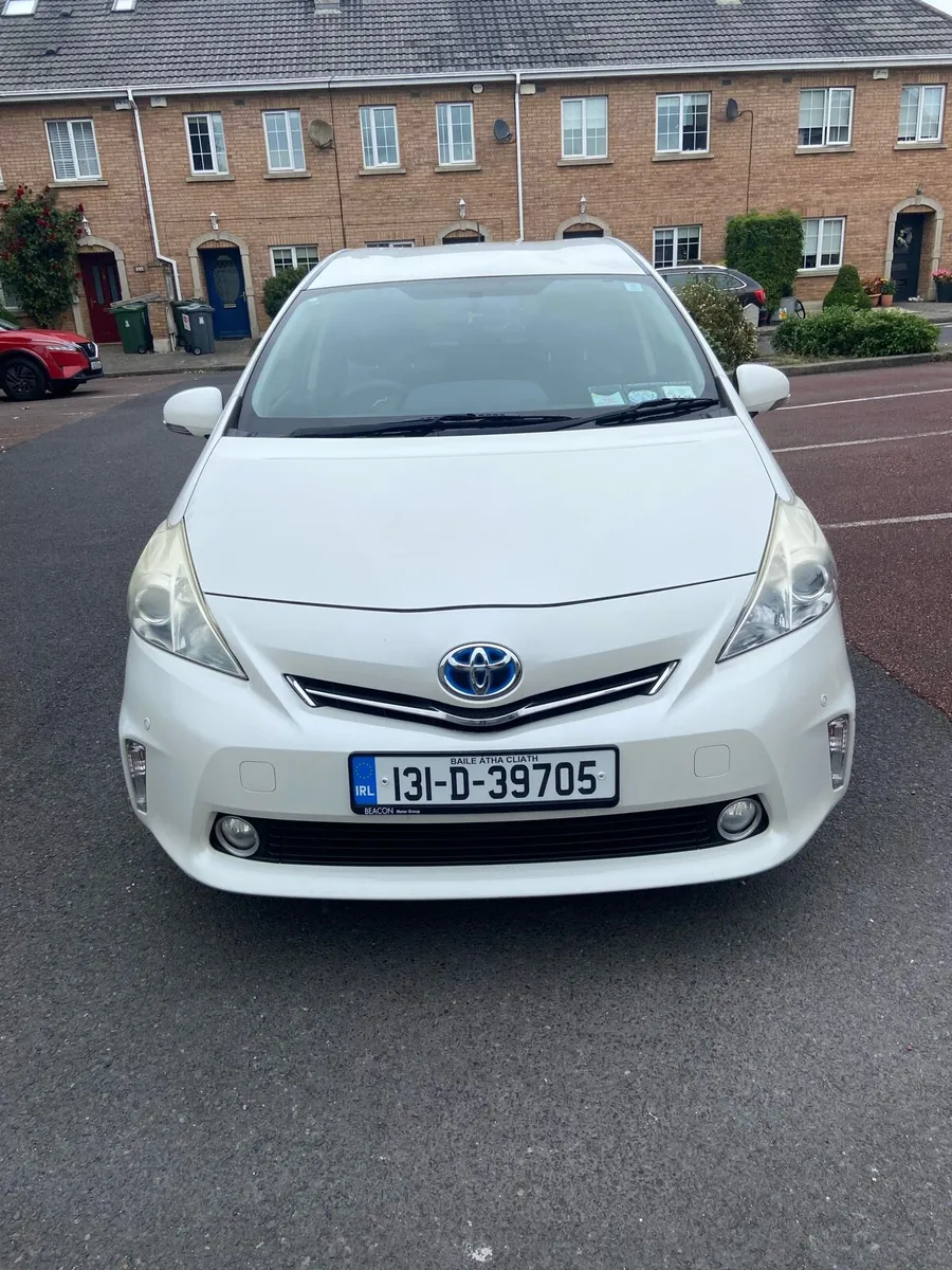 Toyota Prius 7 Seater - Image 1