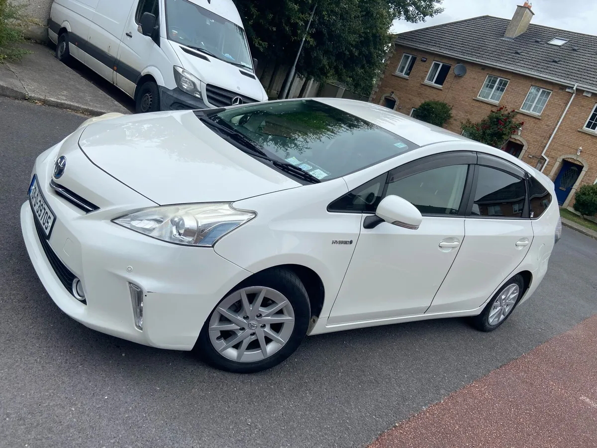 Toyota Prius 7 Seater - Image 3