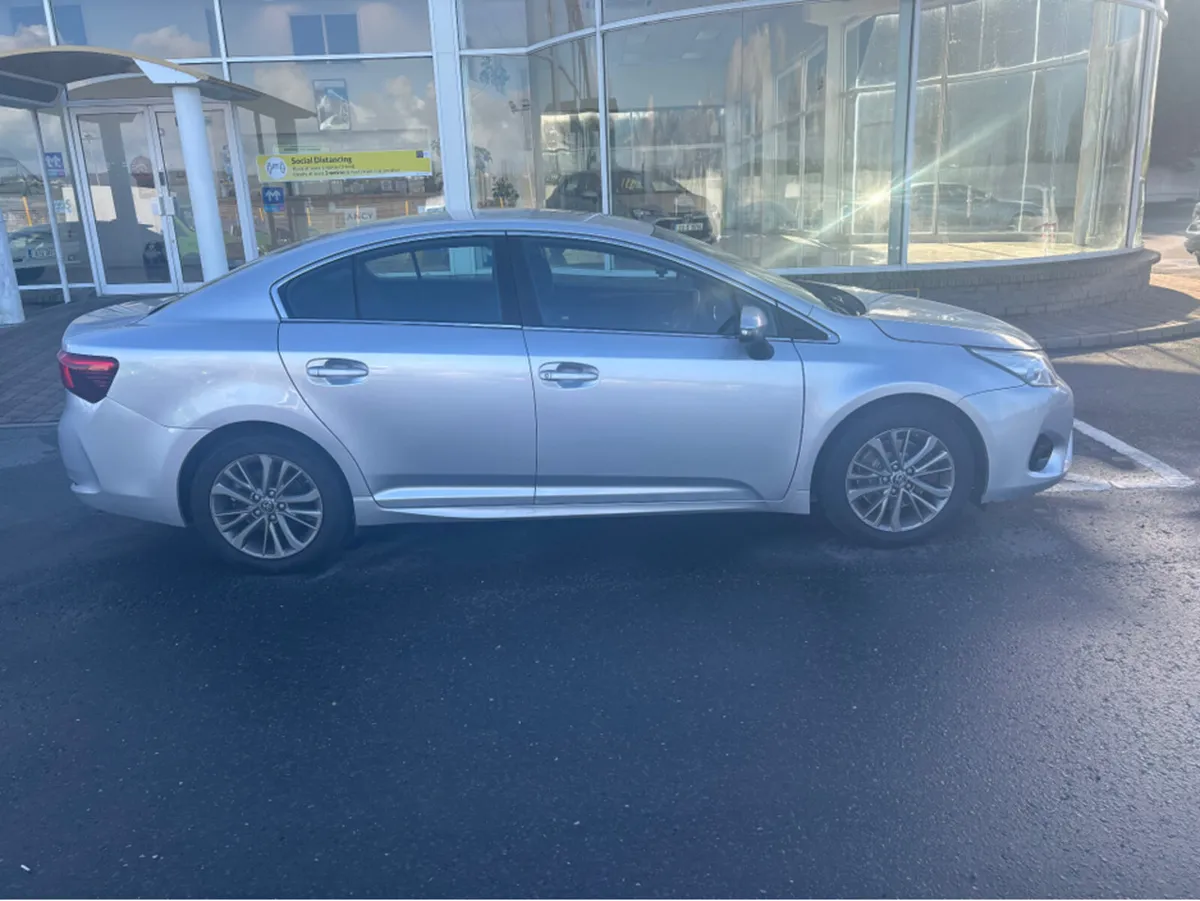 Toyota Avensis 2.0 D LUNA 4DR - Image 1