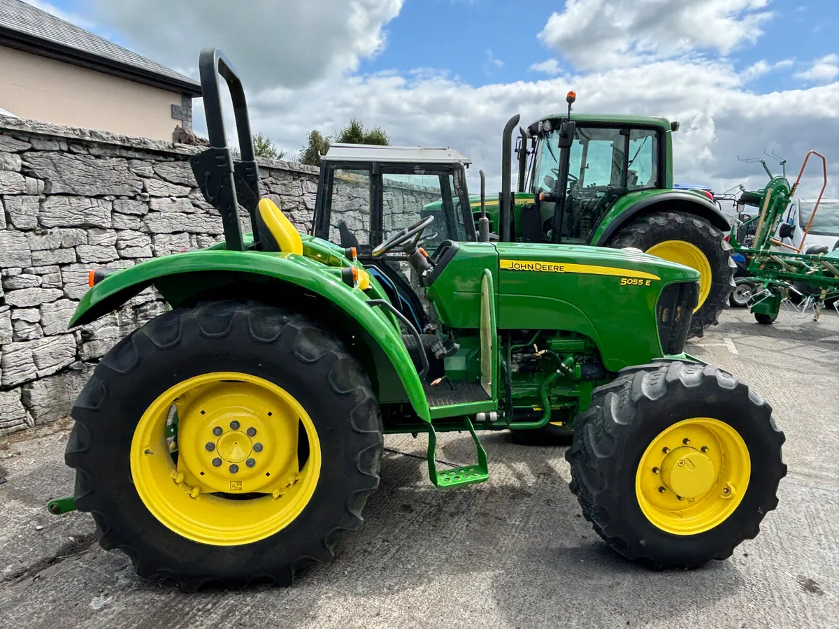 John Deere 5055E - Image 2