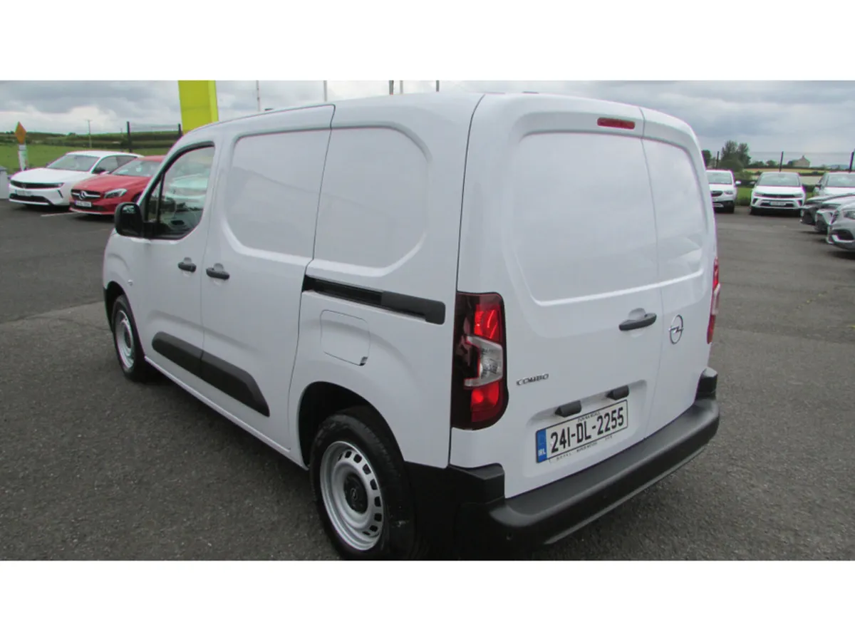 Opel Combo KOMFORT 1.5 D-TURBO 100PS - Image 4