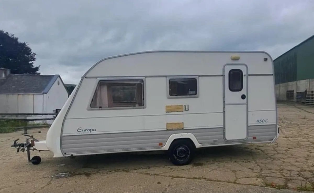 4 berth caravan and full awning - Image 2