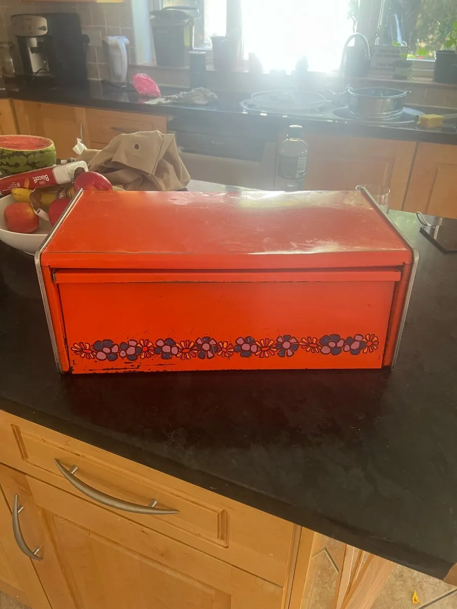 Vintage 1970s Dutch bread bin - Image 1