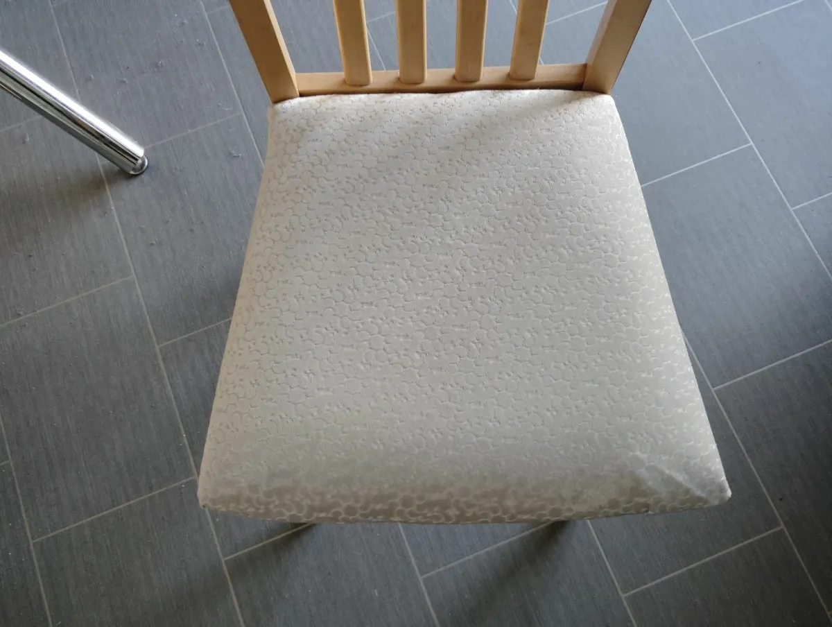 Table and chairs  200 - Image 2