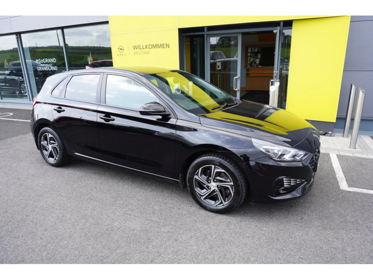 Hyundai i30 DELUXE 1.6 CRDI - Image 1