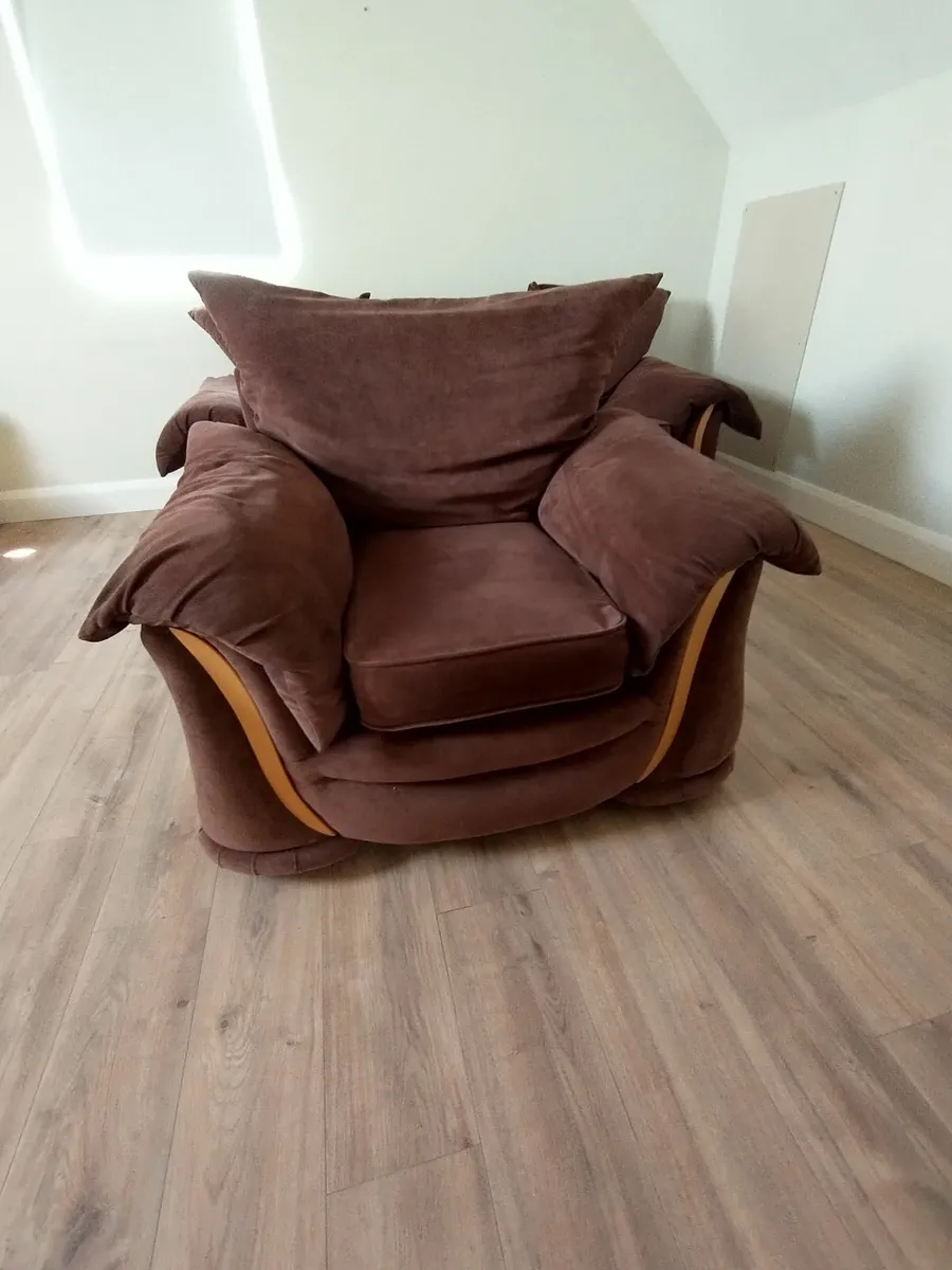 Couch and armchair - Image 3
