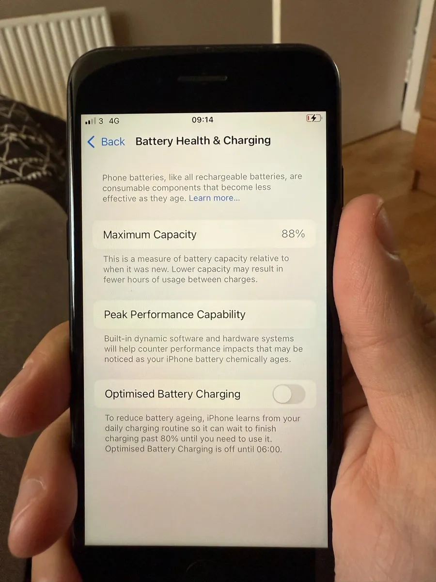 iPhone SE 2020 Black - Image 3