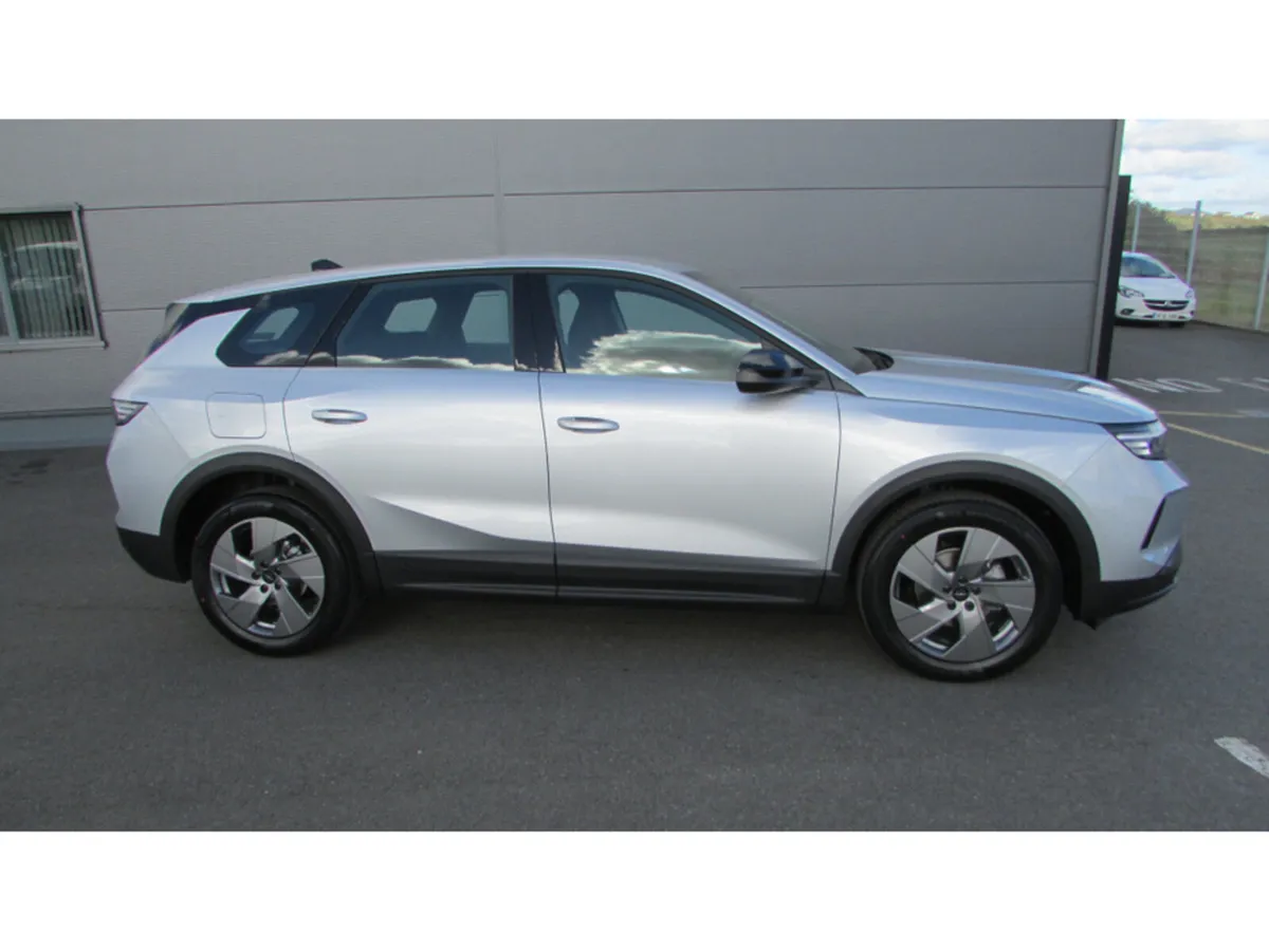 Opel Grandland ELEGANCE HYBRID - Image 2