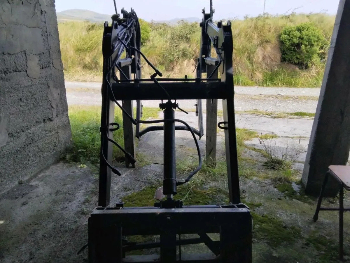 Quicke loader 3303E - Image 1