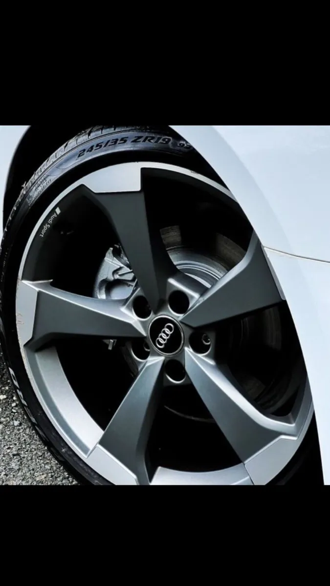 Audi A4 S-Line Black Edition *Tech Pack - Image 2