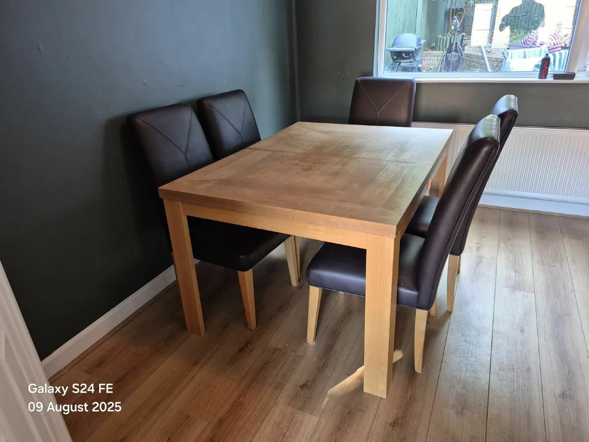 Dining room table and chairs - Image 1