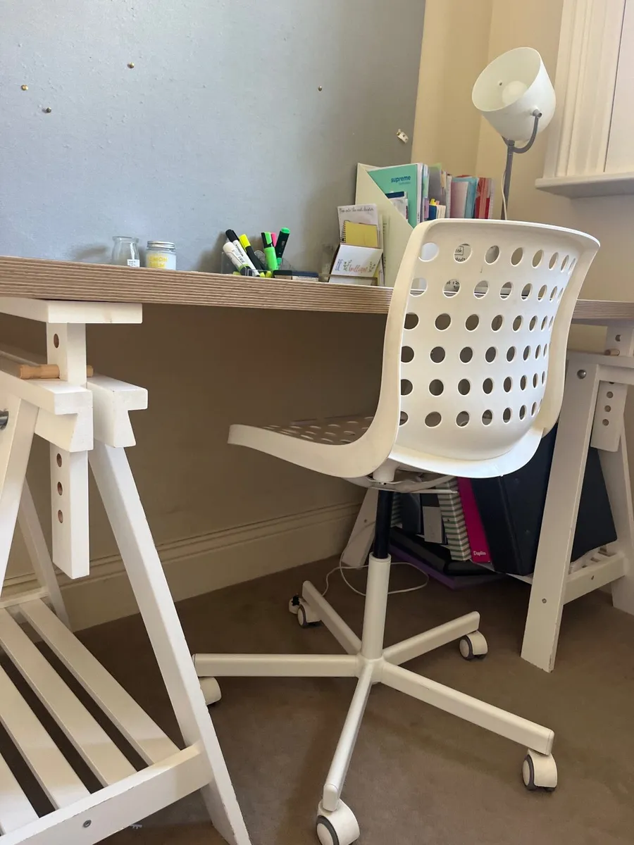 Trestle table desk plus chair and pinboard - Image 4