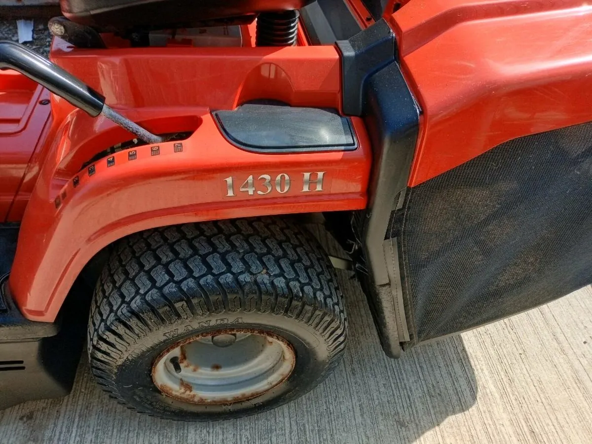 Very well looked after Mountfield ride on mower - Image 4