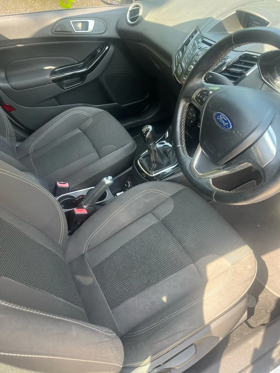 Ford Fiesta 2016 - Image 2