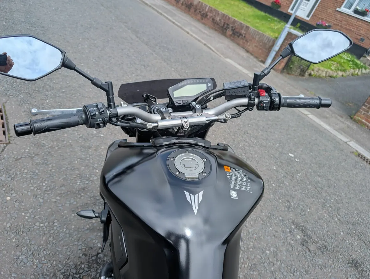 YAMAHA MT 2017 - Image 2