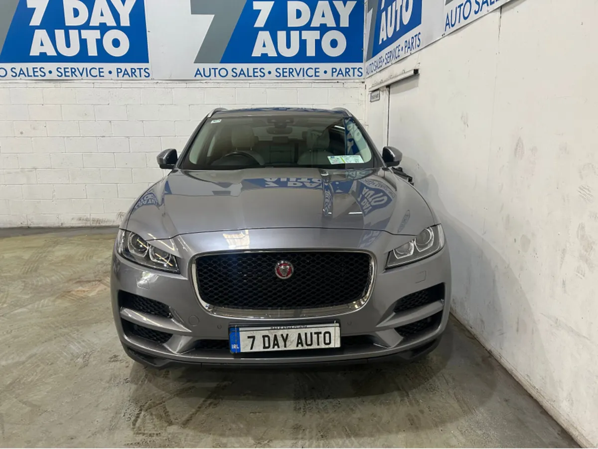 Jaguar F-Pace CHEQUERED FLAG PAN ROOF AUTO - Image 2
