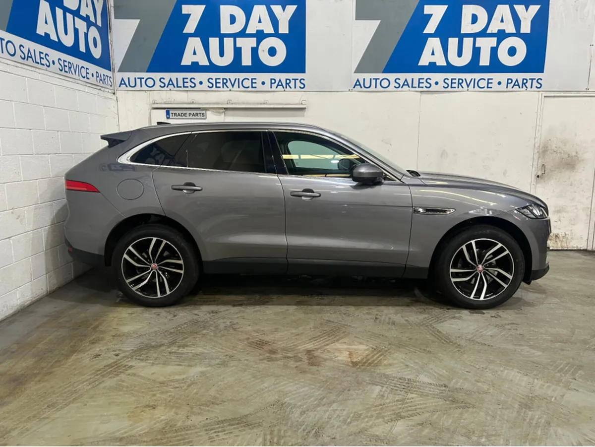 Jaguar F-Pace CHEQUERED FLAG PAN ROOF AUTO - Image 3