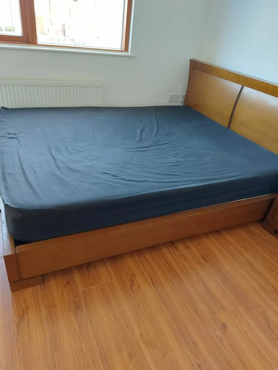 Bed + mattress and two side lockers - Image 2