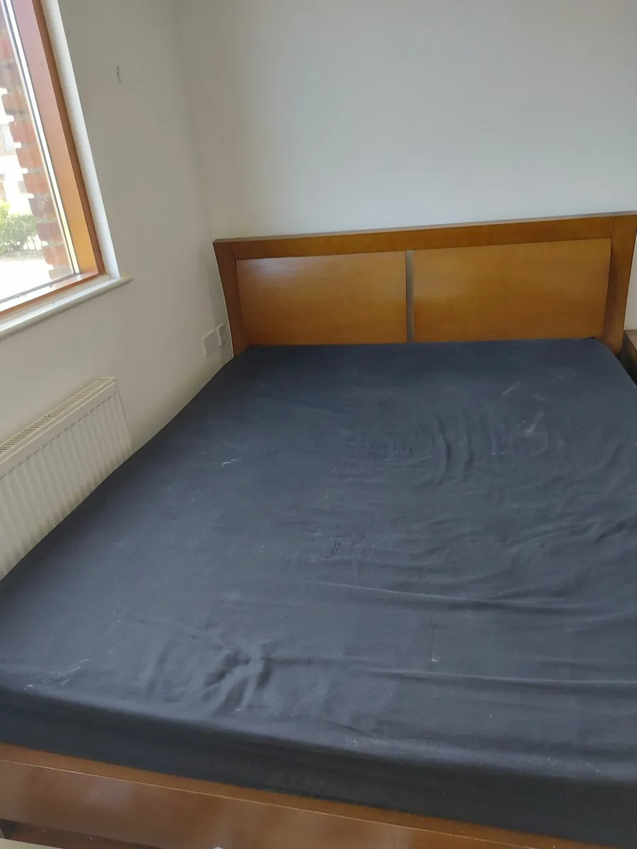 Bed + mattress and two side lockers - Image 3