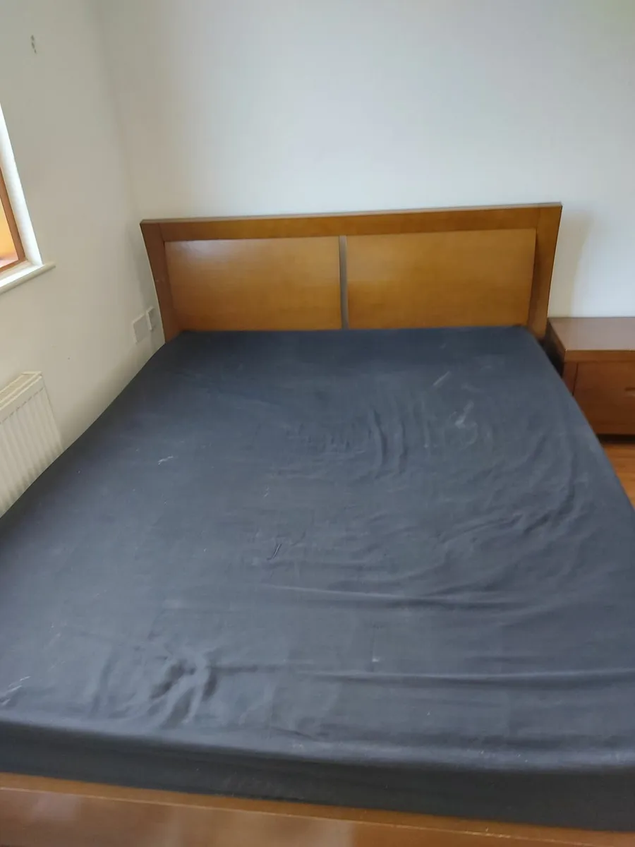 Bed + mattress and two side lockers - Image 4