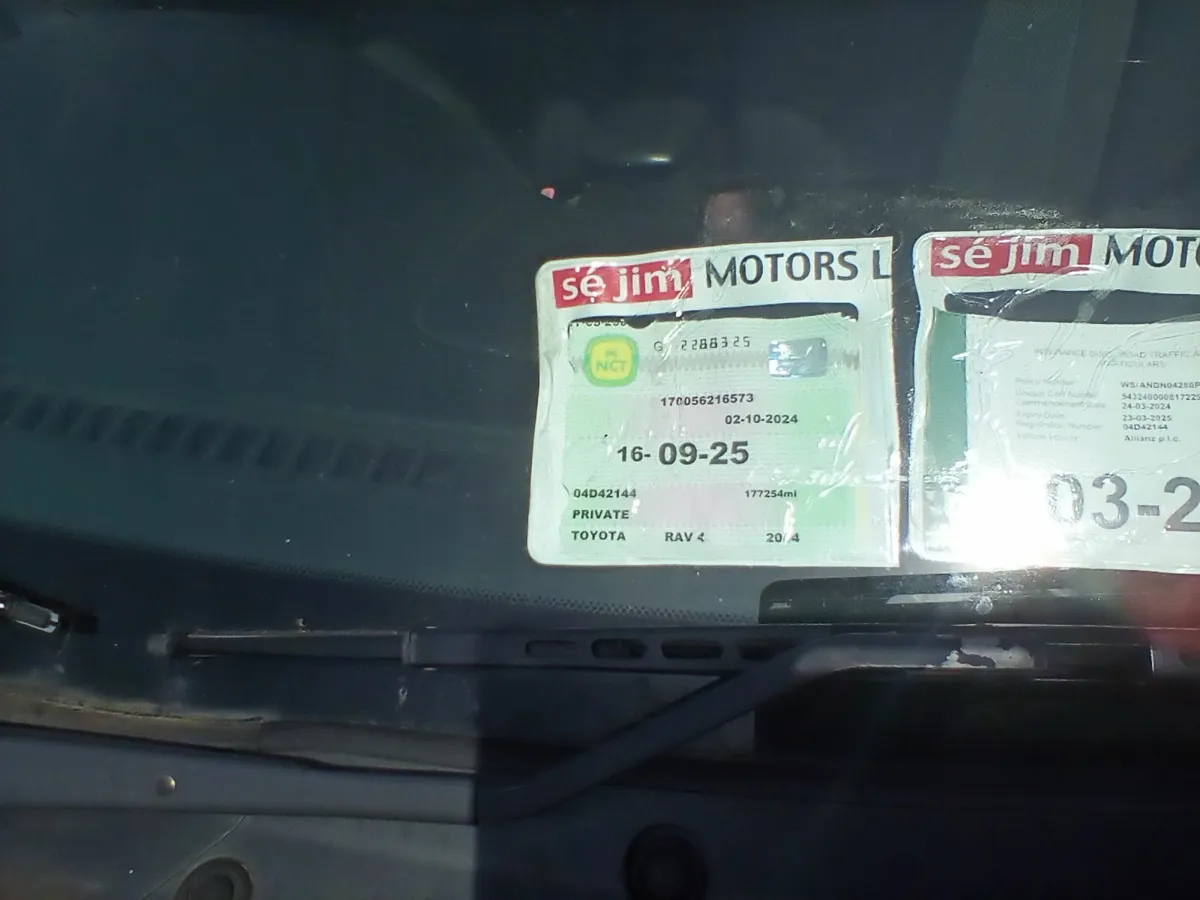 Toyota RAV4 2004 - Image 2
