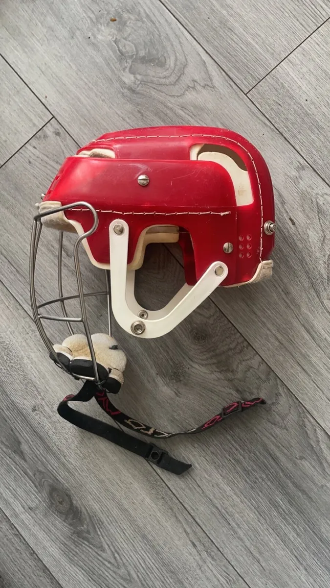 Gola helmet maroon - Image 3