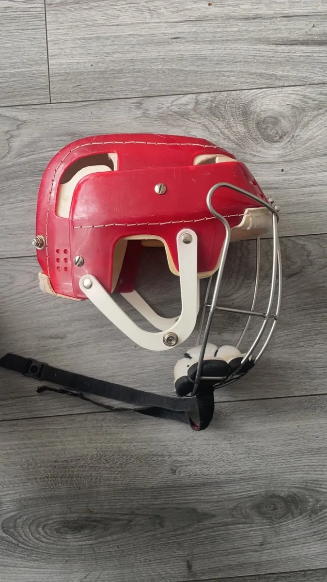 Gola helmet maroon - Image 4